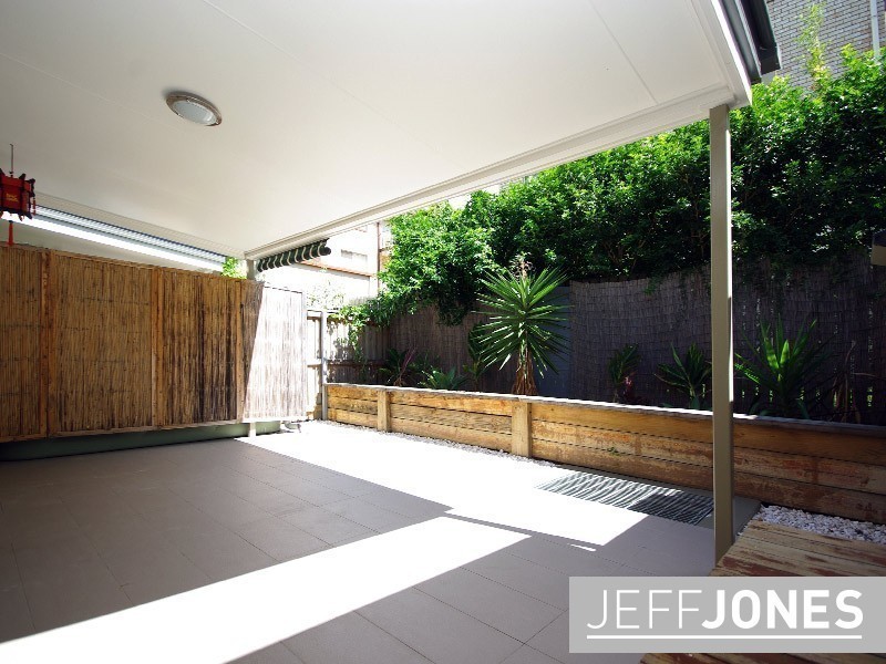 2/18 Lothian Street, Annerley QLD 4103
