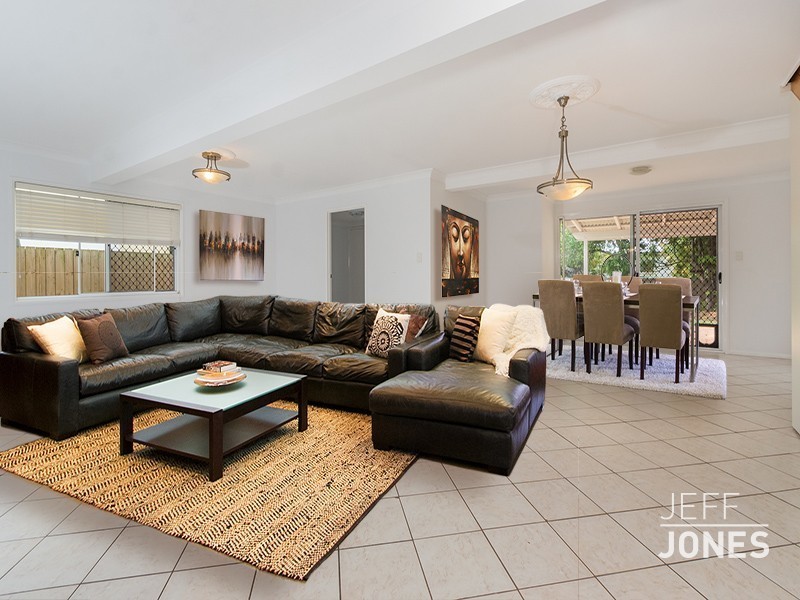 21 Landsdowne street, Coorparoo QLD 4151