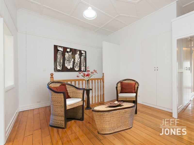 21 Landsdowne street, Coorparoo QLD 4151