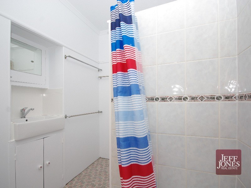 2/96 Ridge Street, Greenslopes QLD 4120