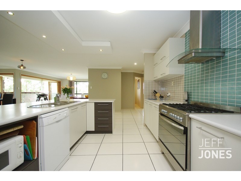 6  O’Connor Crescent, Mansfield QLD 4122