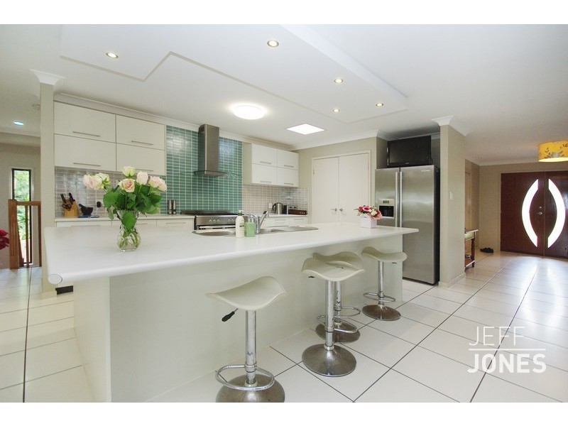 6  O’Connor Crescent, Mansfield QLD 4122