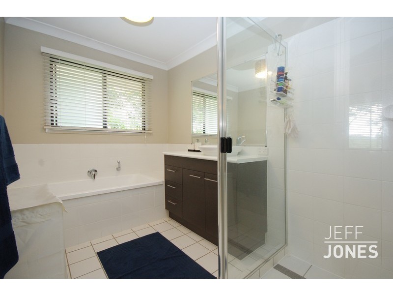 6  O’Connor Crescent, Mansfield QLD 4122