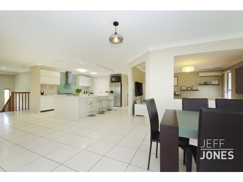 6  O’Connor Crescent, Mansfield QLD 4122