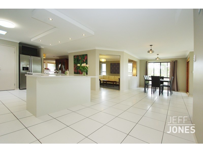 6  O’Connor Crescent, Mansfield QLD 4122