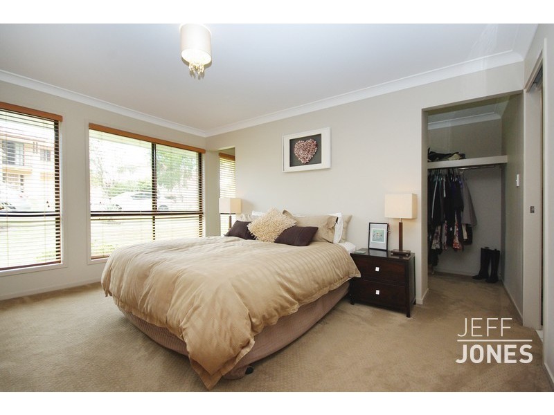 6  O’Connor Crescent, Mansfield QLD 4122