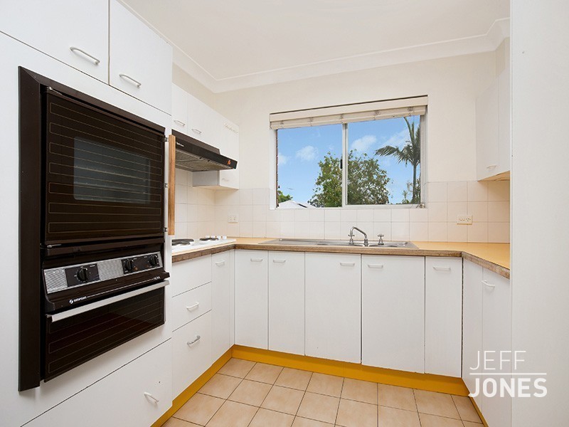 2/25 Beatrice Street, Greenslopes QLD 4120