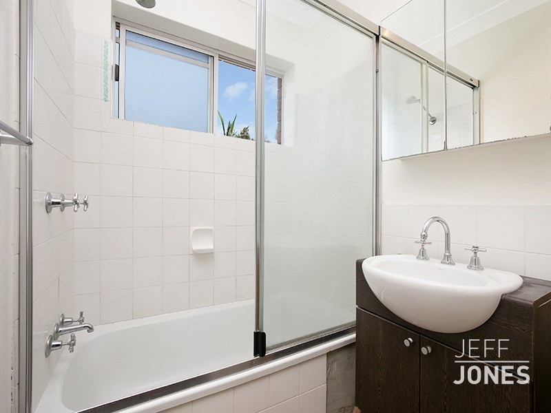 2/25 Beatrice Street, Greenslopes QLD 4120