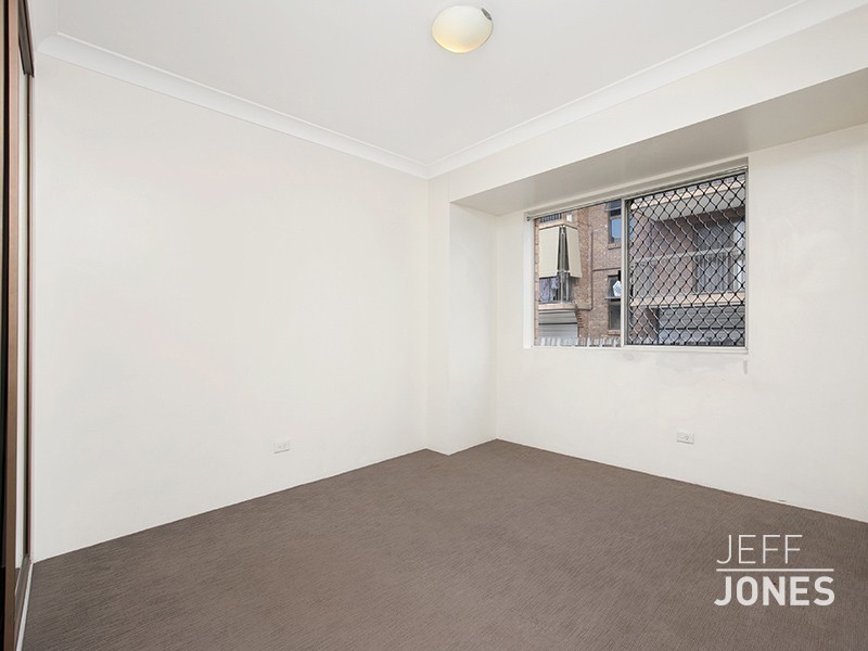 2/25 Beatrice Street, Greenslopes QLD 4120