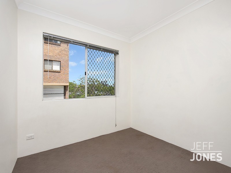 2/25 Beatrice Street, Greenslopes QLD 4120