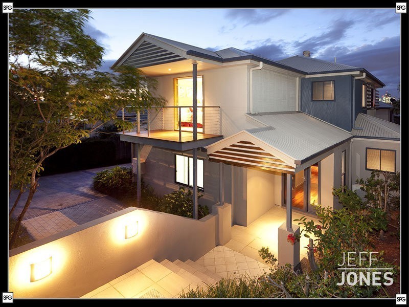 32  Eighth Avenue, Coorparoo QLD 4151