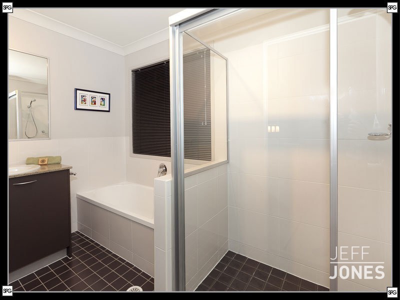 32  Eighth Avenue, Coorparoo QLD 4151