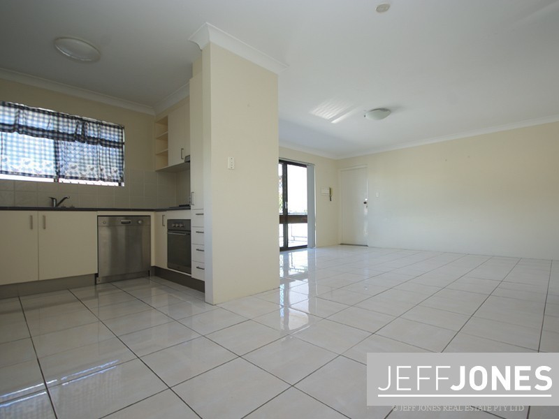 1/17 Logan Street, Greenslopes QLD 4120