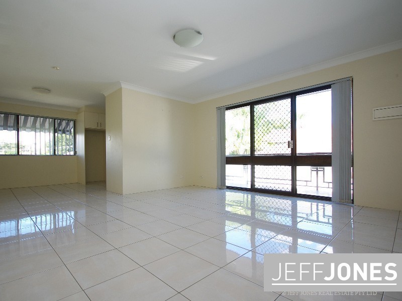 1/17 Logan Street, Greenslopes QLD 4120