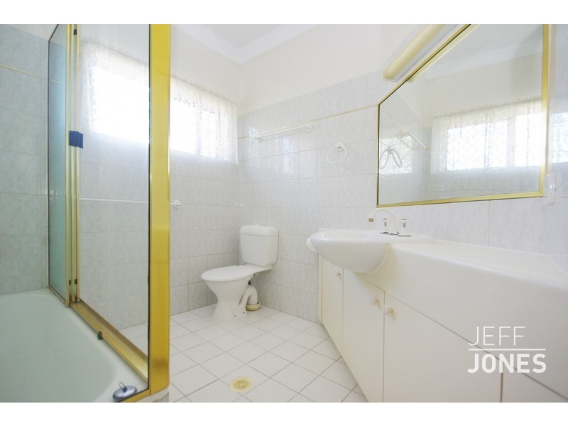 1/19 Miles Street, Hawthorne QLD 4171