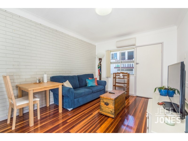 2/8 Boongall Road, Camp Hill QLD 4152