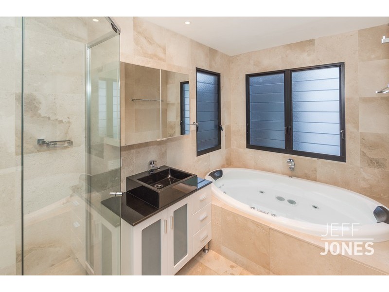 90 Laura Street, Tarragindi QLD 4121