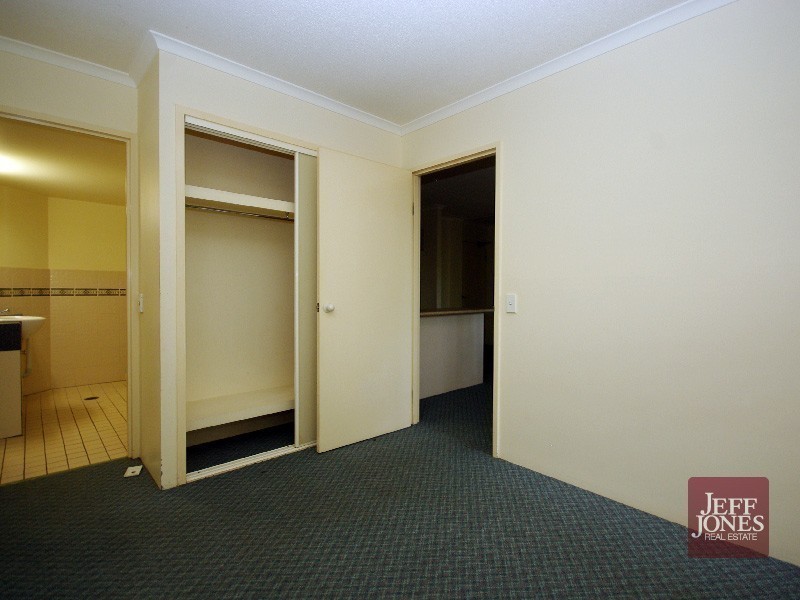 B7/52 Baron Street, Greenslopes QLD 4120