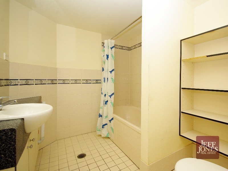B7/52 Baron Street, Greenslopes QLD 4120