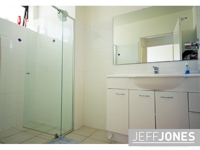 1/12 Mansfield Street, Coorparoo QLD 4151