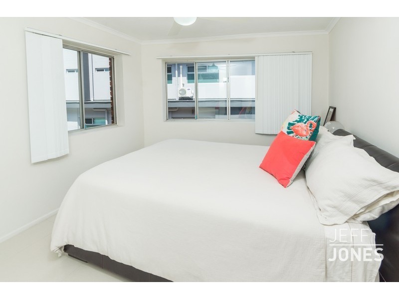 2/42  Eighth Avenue, Coorparoo QLD 4151