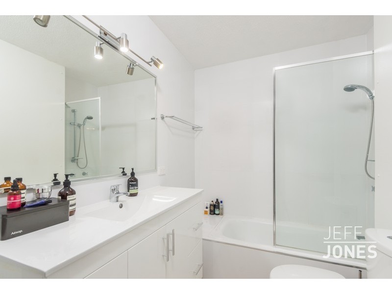 2/42  Eighth Avenue, Coorparoo QLD 4151