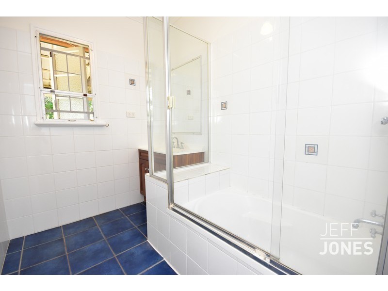 4 Heriot Street, Holland Park QLD 4121