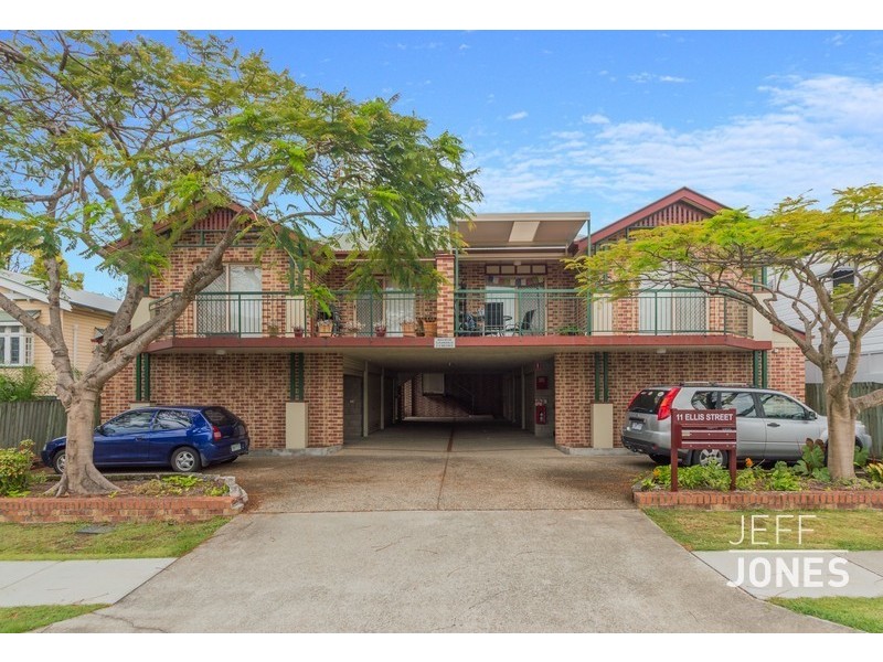 4/11  Ellis Street, Greenslopes QLD 4120