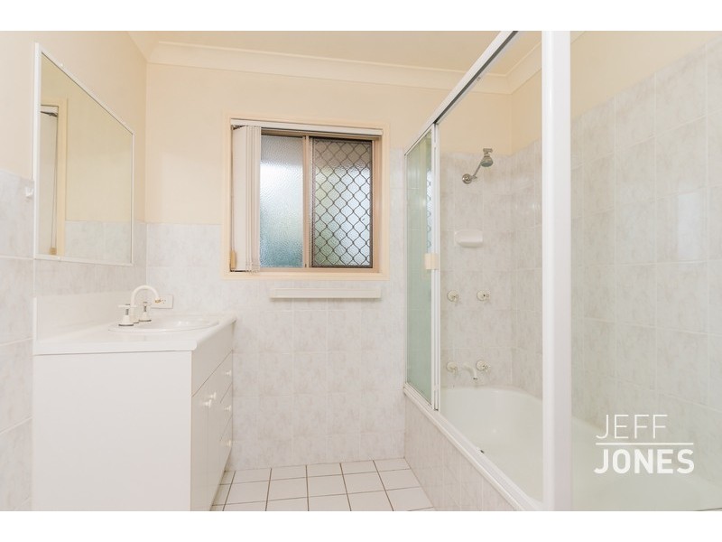 4/11  Ellis Street, Greenslopes QLD 4120