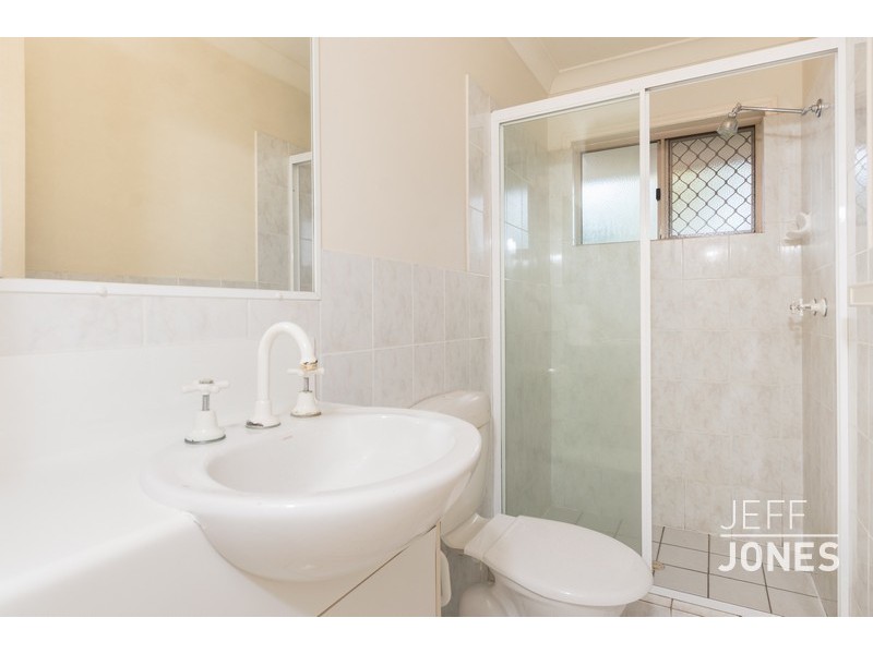 4/11  Ellis Street, Greenslopes QLD 4120