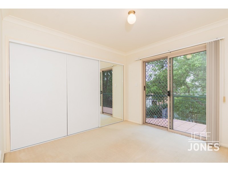 4/11  Ellis Street, Greenslopes QLD 4120