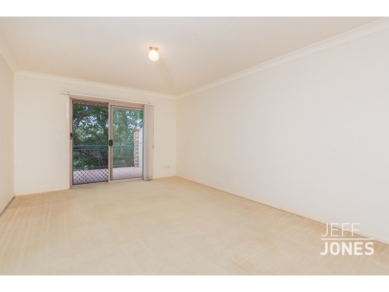 4/11  Ellis Street, Greenslopes QLD 4120