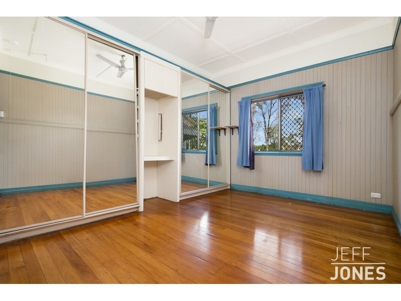 2 Pine Street, Greenslopes QLD 4120