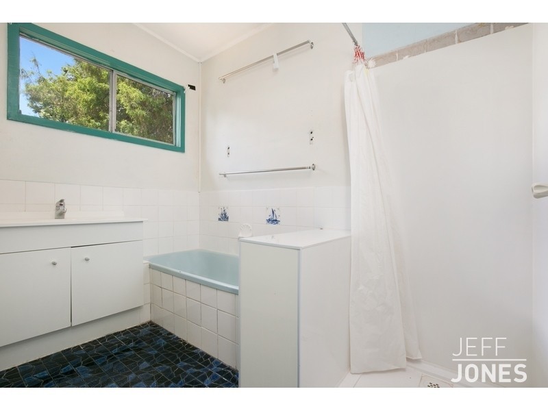 2 Pine Street, Greenslopes QLD 4120