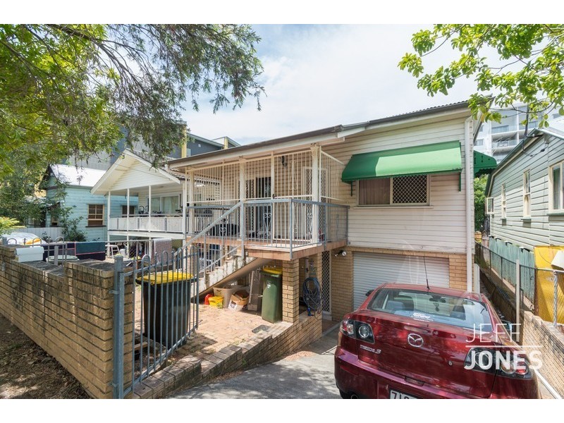 2/46 Carl Street, Woolloongabba QLD 4102