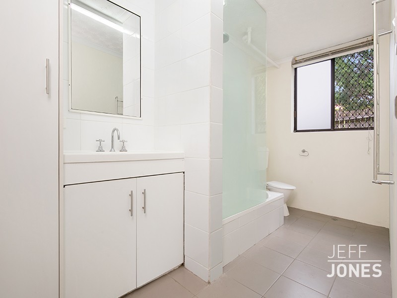 1/110 Pembroke Road, Coorparoo QLD 4151