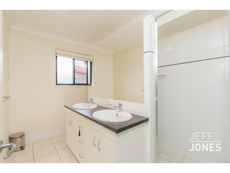 8 Malia Court, Wynnum West QLD 4178