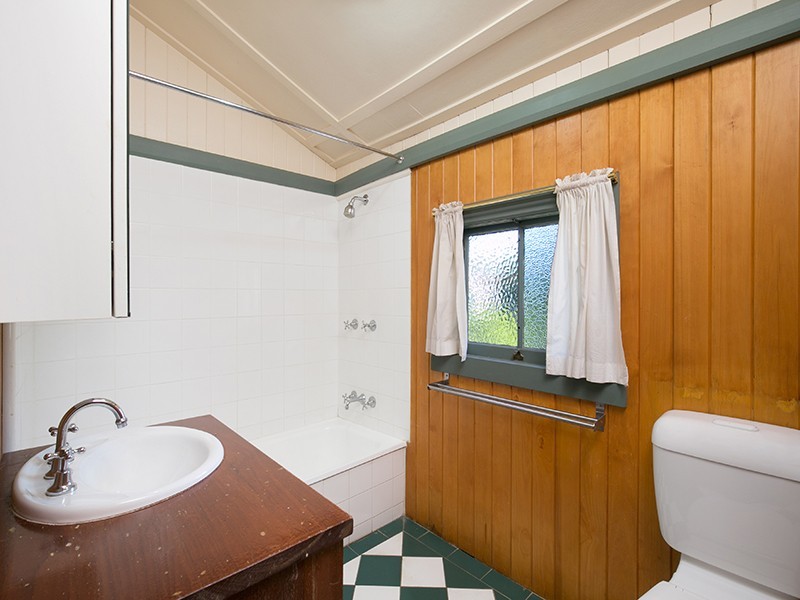 82 Ridge Street, Greenslopes QLD 4120