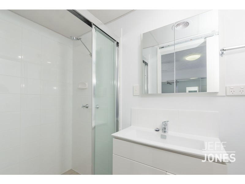 2/30 Vine Street, Greenslopes QLD 4120