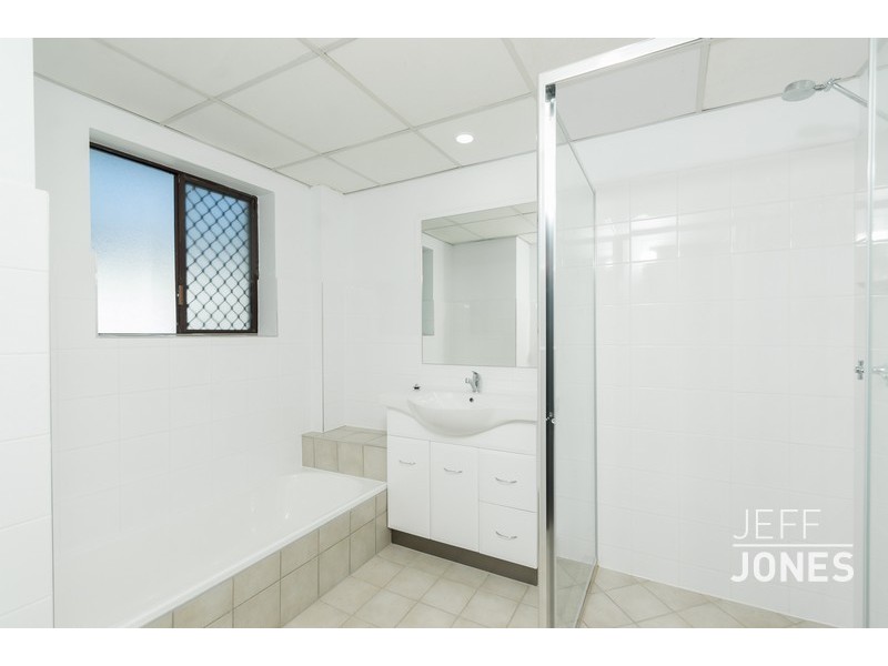 2/30 Vine Street, Greenslopes QLD 4120