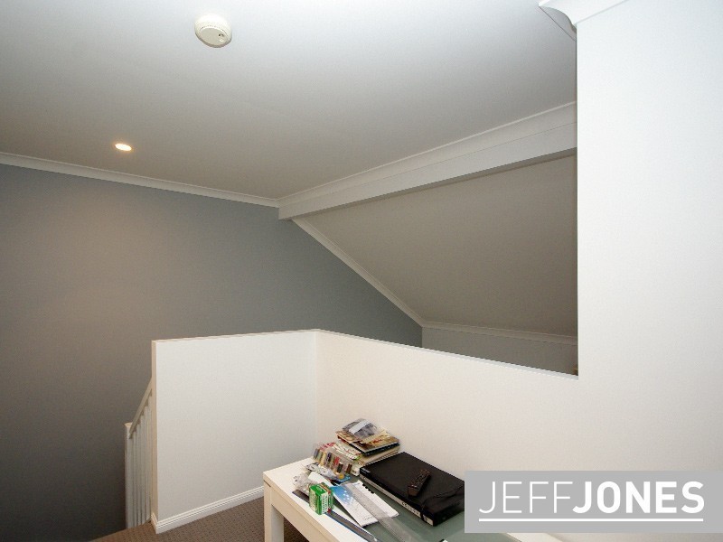 8 Jordan Street, Greenslopes QLD 4120