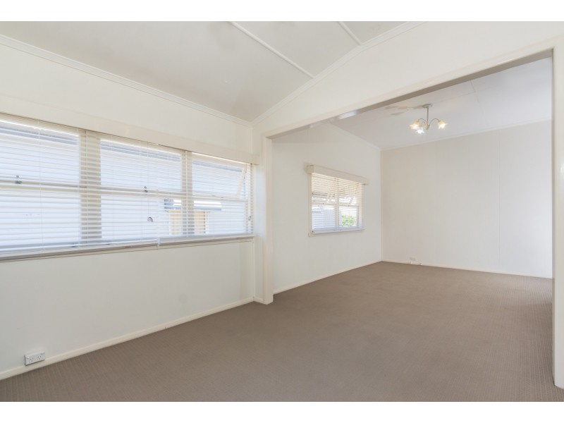 11 Salisbury Street, Woolloongabba QLD 4102