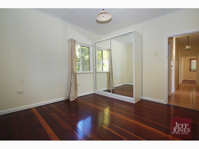 42 Palm Avenue, Holland Park West QLD 4121