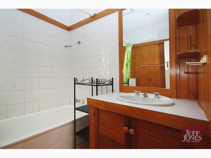 42 Palm Avenue, Holland Park West QLD 4121