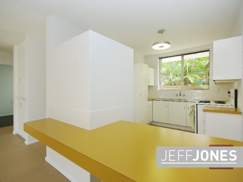 2/33 Dansie Street, Greenslopes QLD 4120