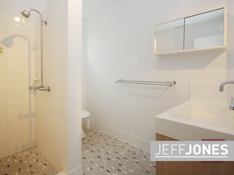 2/33 Dansie Street, Greenslopes QLD 4120