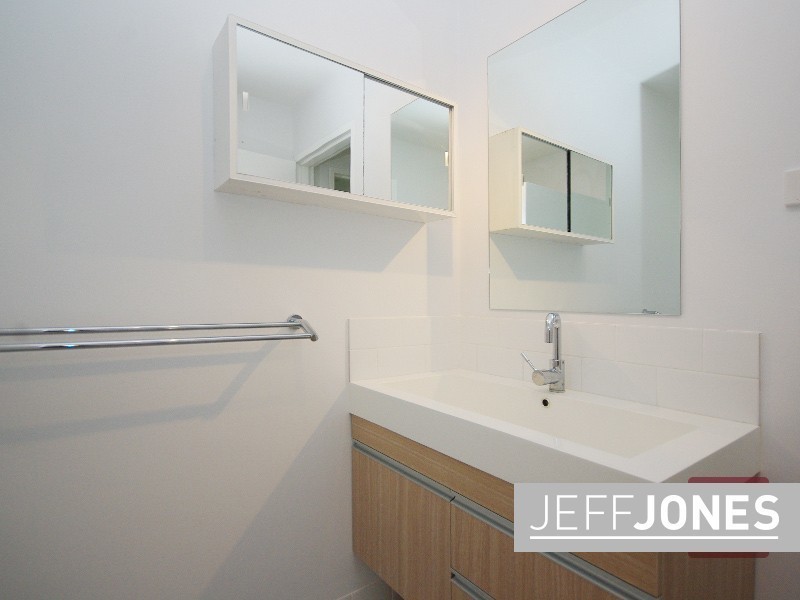 2/33 Dansie Street, Greenslopes QLD 4120