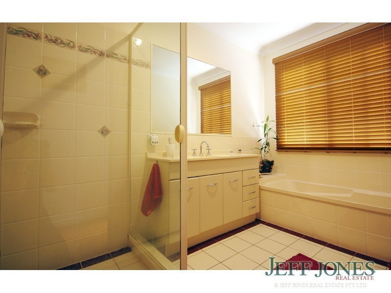 51 Roseglen Street, Greenslopes QLD 4120