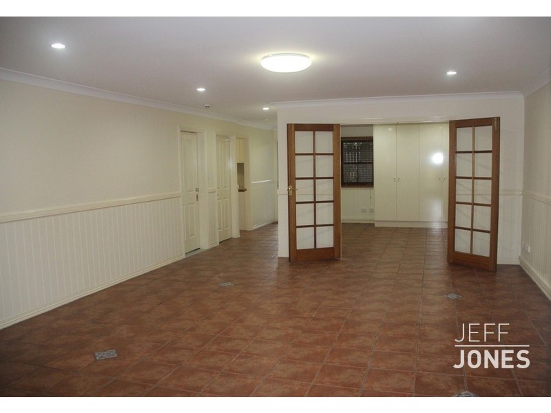 5 Rochdale Avenue, Tarragindi QLD 4121