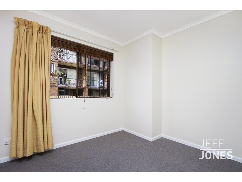 2/84 Victoria Terrace, Greenslopes QLD 4120